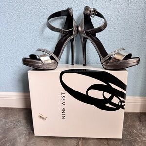Betsy Johnson SB-TEE Champagne Size 7
